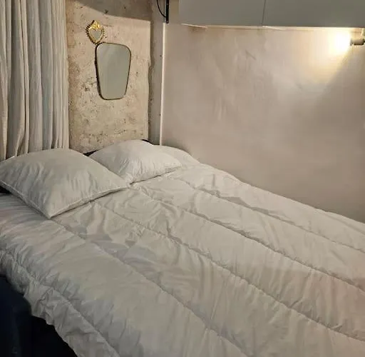 Studette Rémilly à Apartamento Versalles